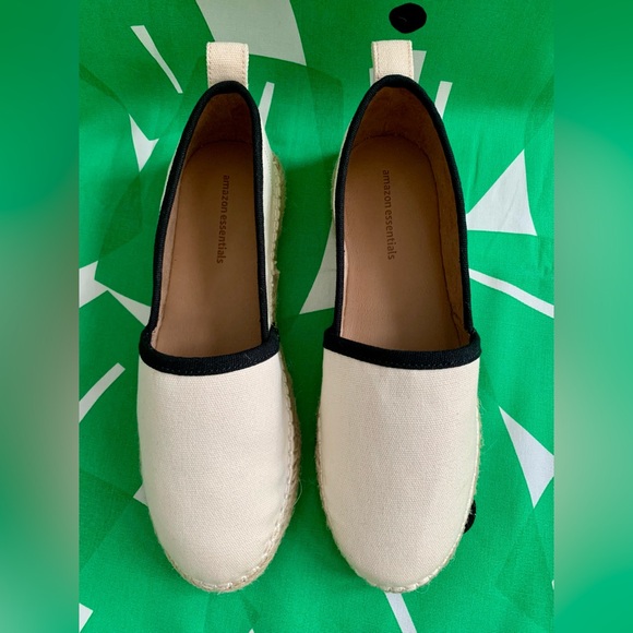 NWOT Espadrille Slip-On Flats Amazon Essentials Size 8 - Picture 5 of 9